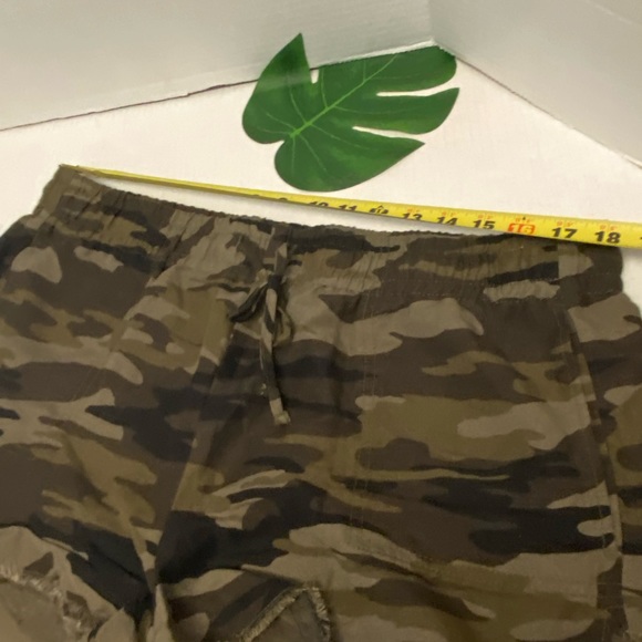 EXPRESS Camo Linen Drawstring Shorts - Picture 5 of 7